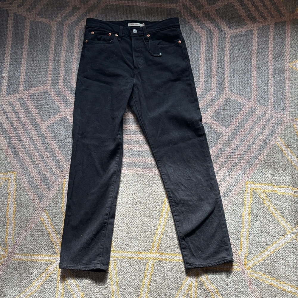 Levi's Women's black wedgie Straight Leg Jeans